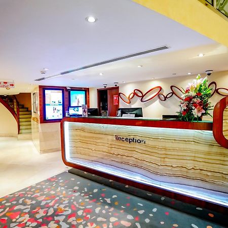 Howard Johnson By Wyndham Abu Dhabi Downtown Exterior foto