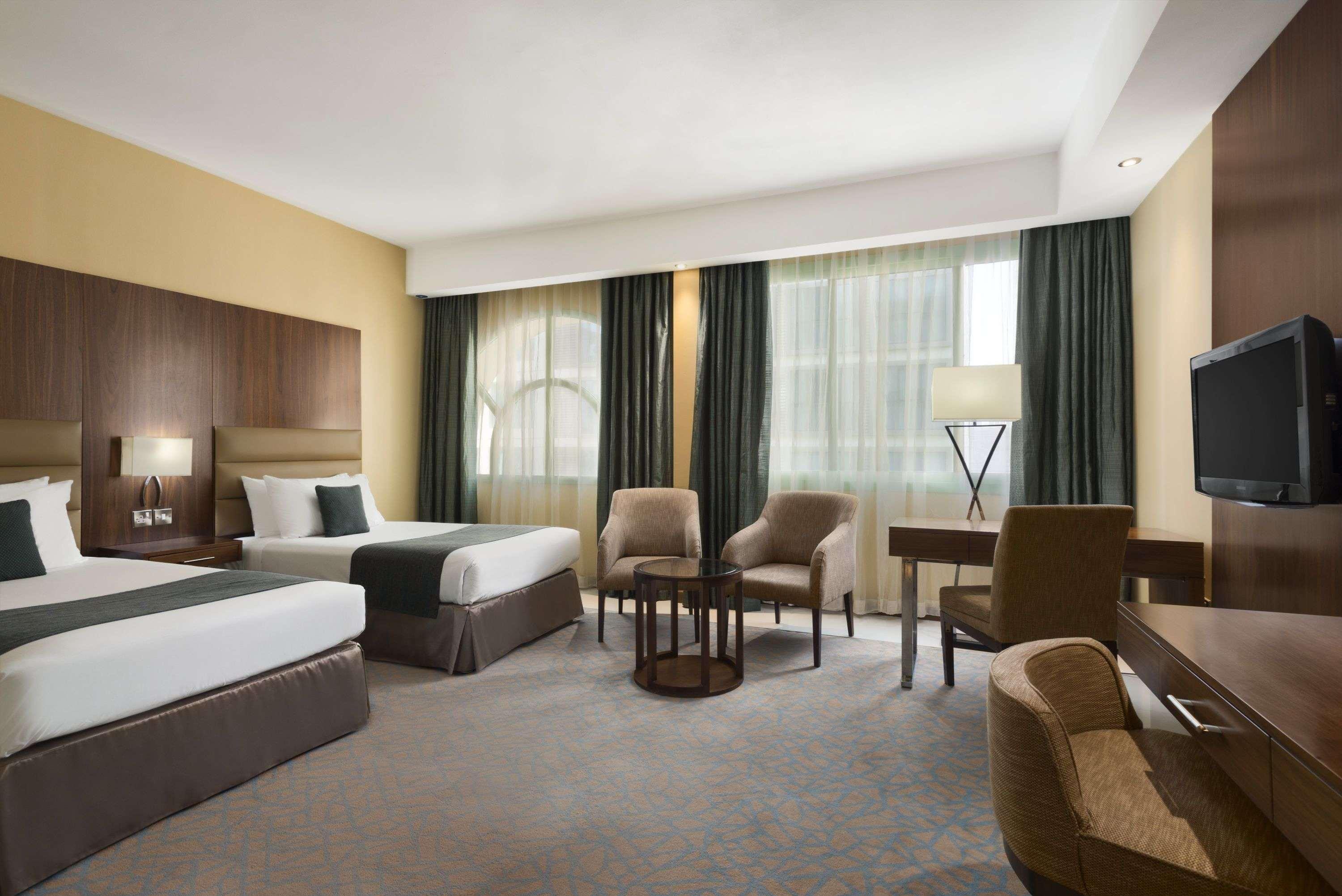 Howard Johnson By Wyndham Abu Dhabi Downtown Exterior foto